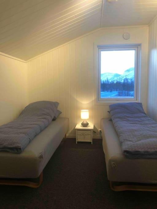 Mountainside Lodge - Breivikeidet Тромсьо Екстериор снимка